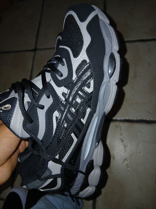 Asics tamanho 42