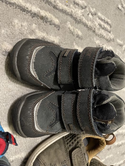 Віддам безкоштовно дитяче взуття 20-21 розмір