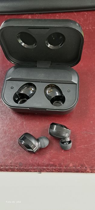 Fones/auriculares novos, sem uso e ainda dentro da caixa.