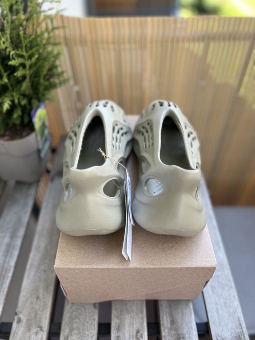 Yeezy foam runner stone salt 46