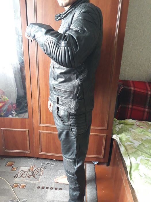 Продам кожаний костюм