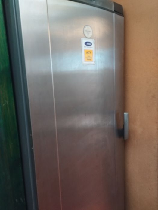 Arca Congeladora Vertical Electrolux cromada