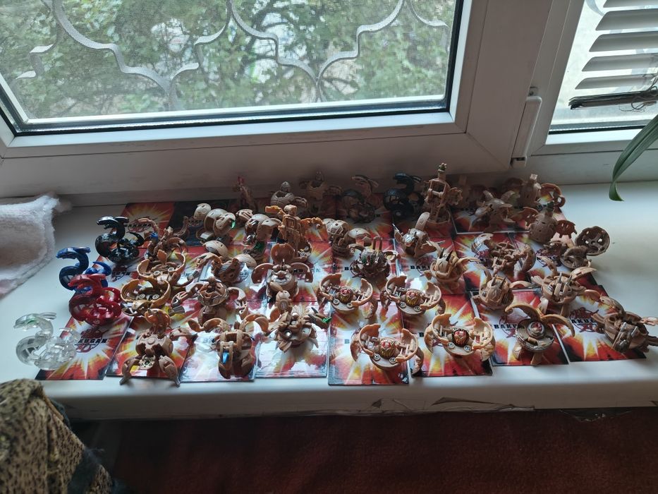 Продам bakugan .