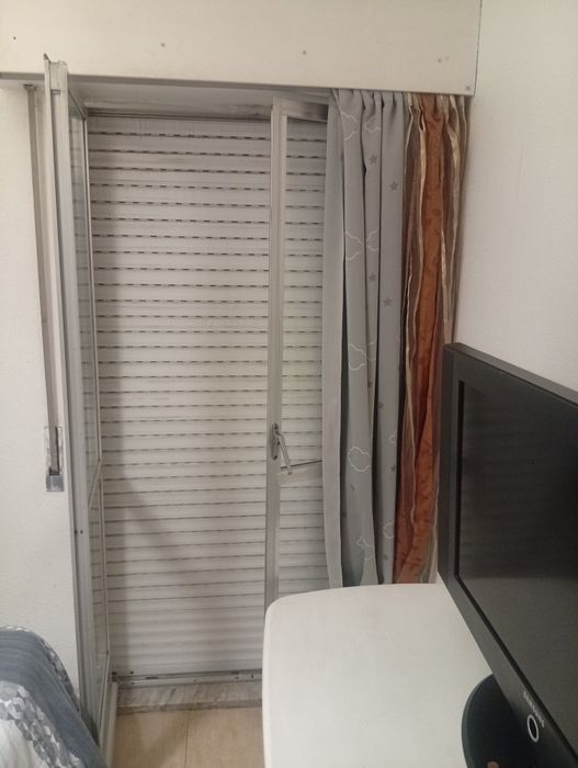 Tenho quarto para alugar na zona de Porto salvo Oeiras  entrada imediata