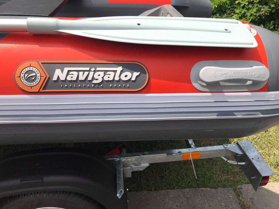 Надувная лодка Navigator RIBН390 в комбинированном цвете