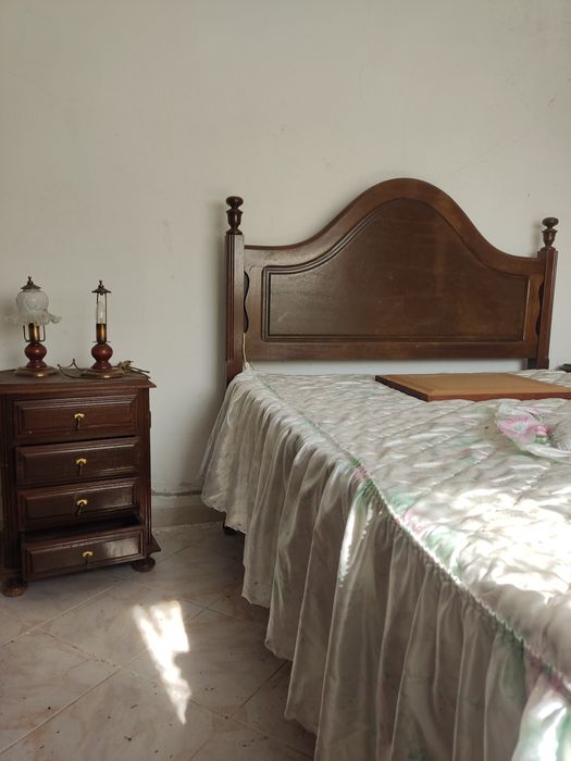 Vendo mobília de quarto de casal.