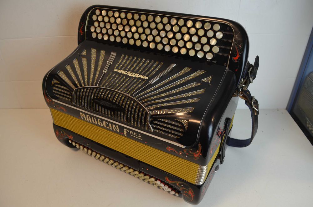 Acordeao maugein freres 4 voz. N 404