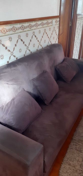 Sofá cama em pele de pessego castanho