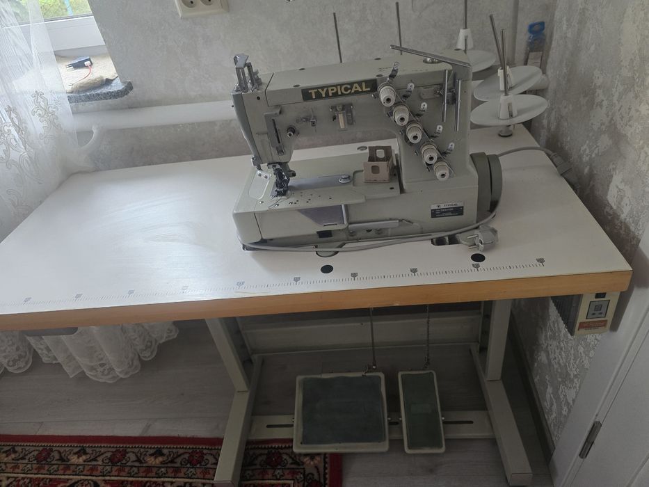 Промислова швейна машинка розпушовалка з сеовоприладом