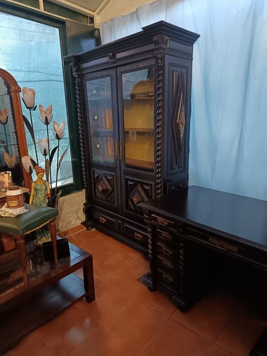 Mobília de escritório Manuelino