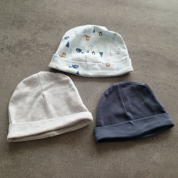 Trzy czapki 62-68 cm