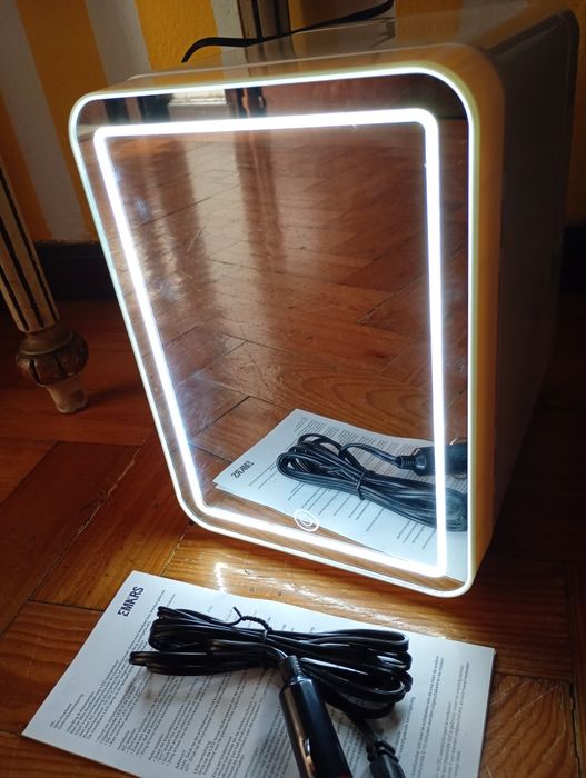 Mini frigorífico com luz tátil e espelho