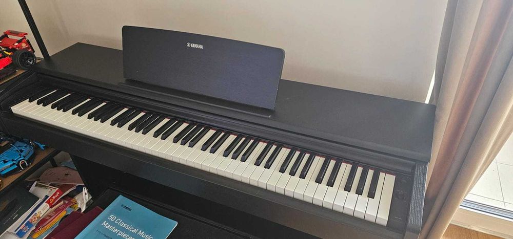 Pianino Cyfrowe YAMAHA ARIUS  YDP-145 B + Ława + Słuchawki Komplet