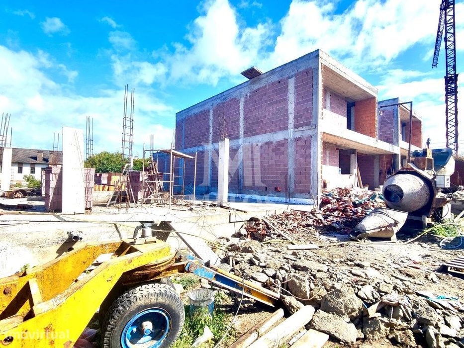 Moradia T3 em construção situada na Correlhã - Ponte de Lima