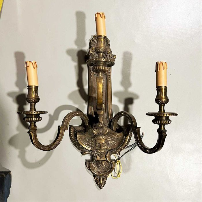 Par de Apliques de Três Lumes em Bronze