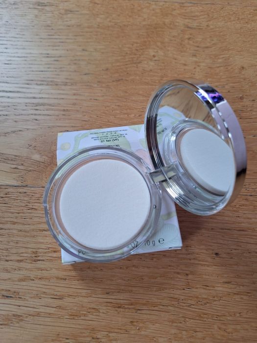 Puder do twarzy clinique 01 fair almost powder makeup