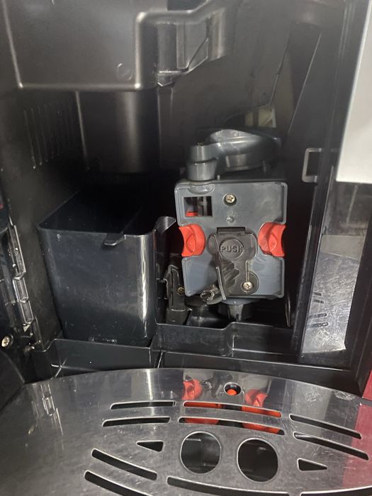 Кавова машина Delonghi Magnifika