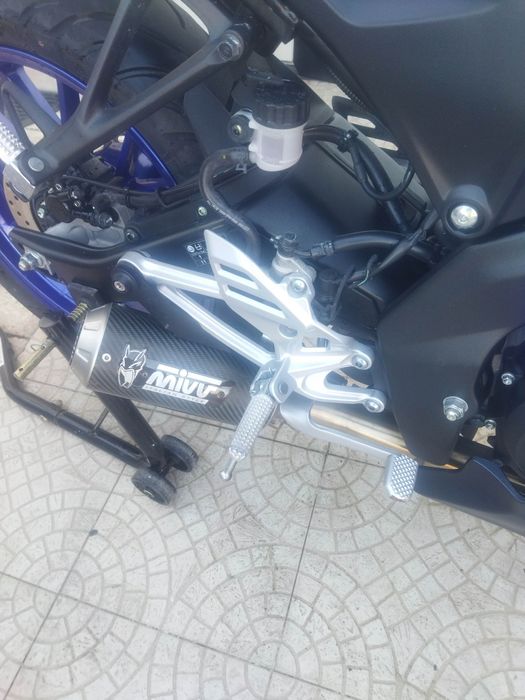 Yamaha YZF 125 R desportiva excelente estado,garagem,aceito retoma.