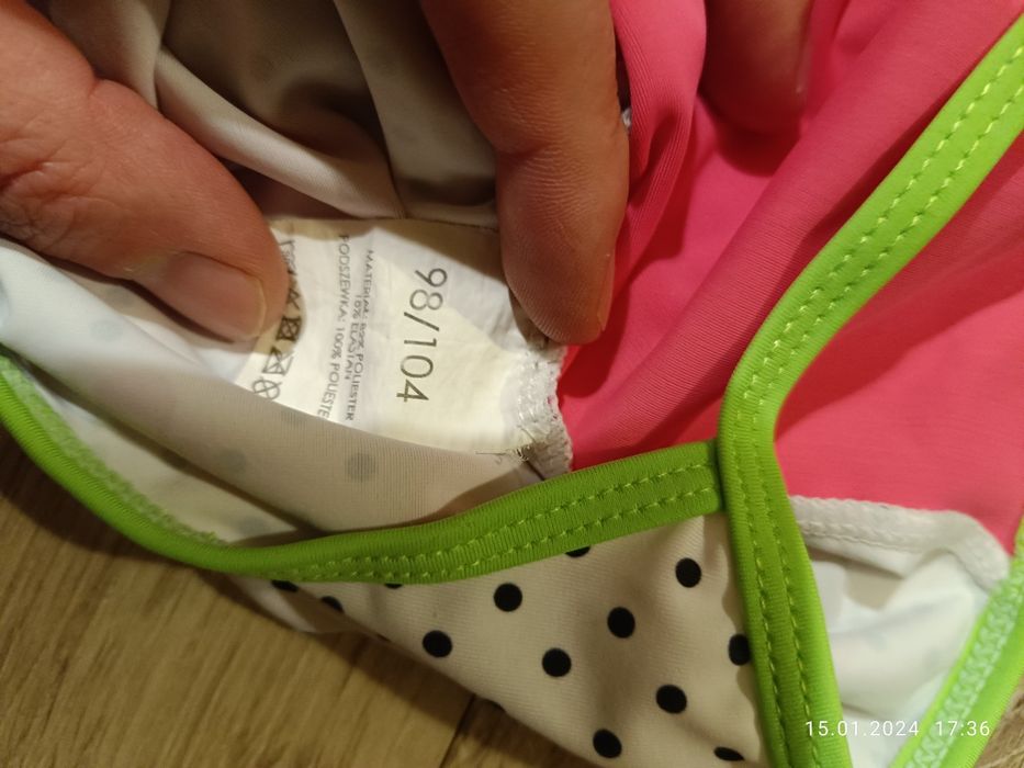 Dwa stroje kąpielowe dwuczęściowy i jedno częściowy 104cm