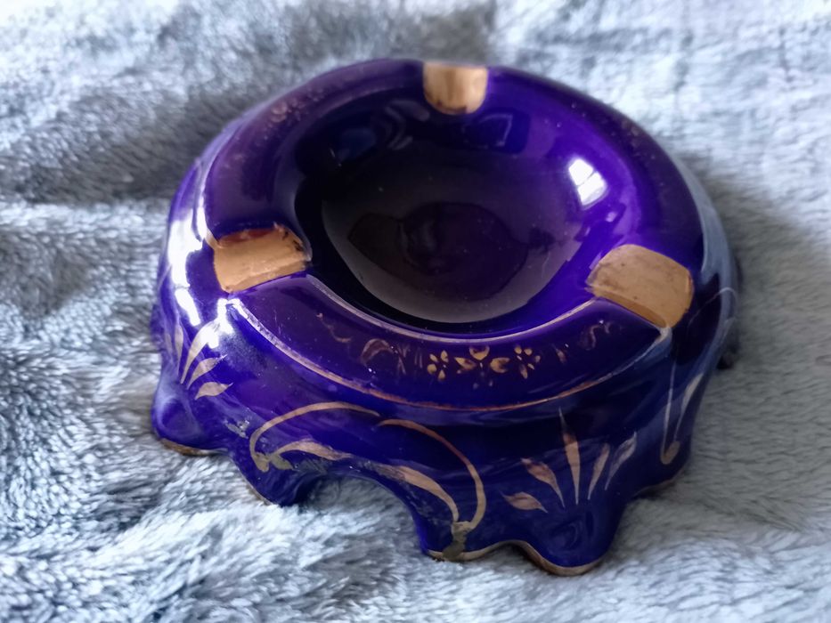 Cinzeiro em porcelana antigo