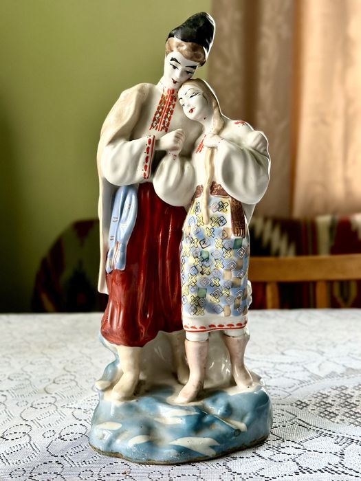 Порцеляна козак і козачка у вишиванках, СССР травнева ніч (рідкісна)