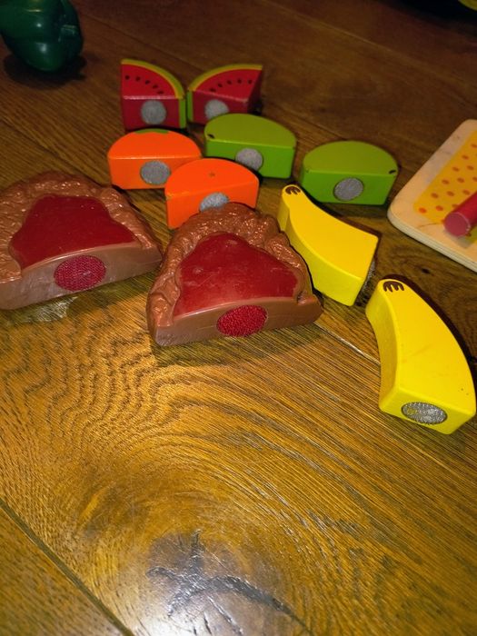 Zestaw warzyw i owoców do krojenia na rzep