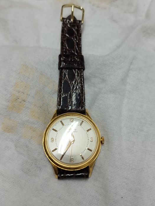 Relógio Zenith automático em ouro  
180