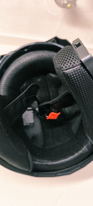 Capacete modular mota (danificado)