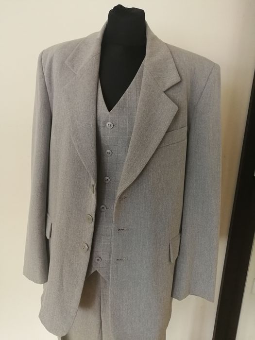 Garnitur męski trzy części z kamizelką jasny popiel 170 cm wzrostu