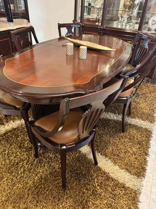 Mesa de Jantar Clássica com Cadeiras – Madeira Escura