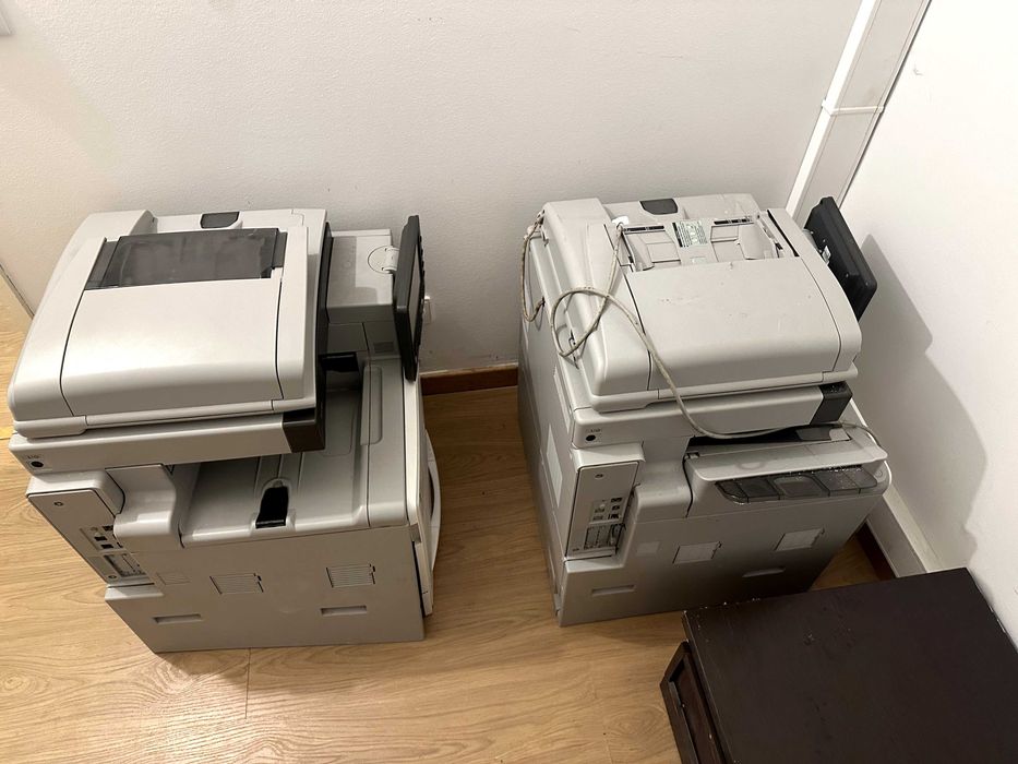 2 Impressora multifunções Ricoh MP C401