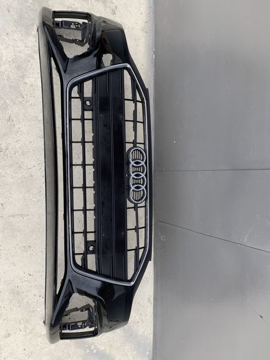 Передній бампер audi a4 b9 рестайлінг решітка решотка 8w0807437an ауді