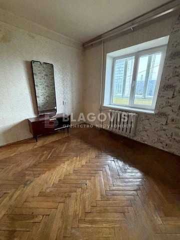 Центр продаж 2к  квартири Палац України