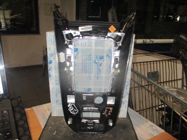 Moldura da consola central / rádio / aro PEUGEOT 308 SW II