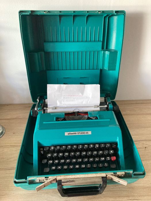 Máquina de escrever  **  Olivetti