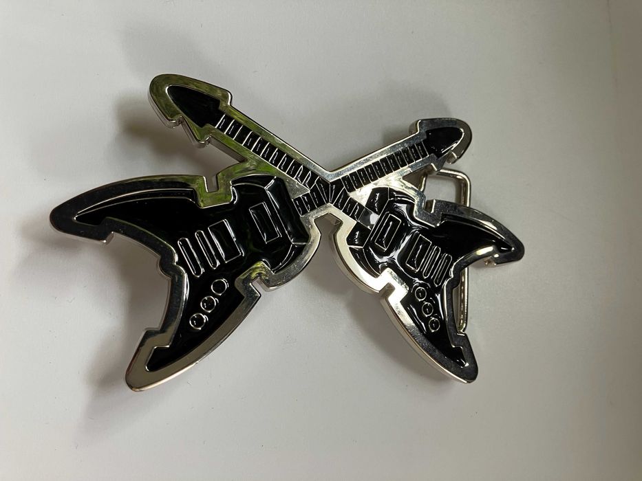 Nowa klamra do paska z  Gitarami