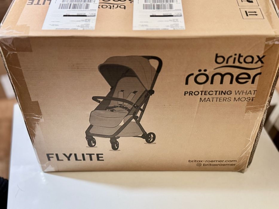 Carrinho de bebé Britax Römer FlyLite - NOVO