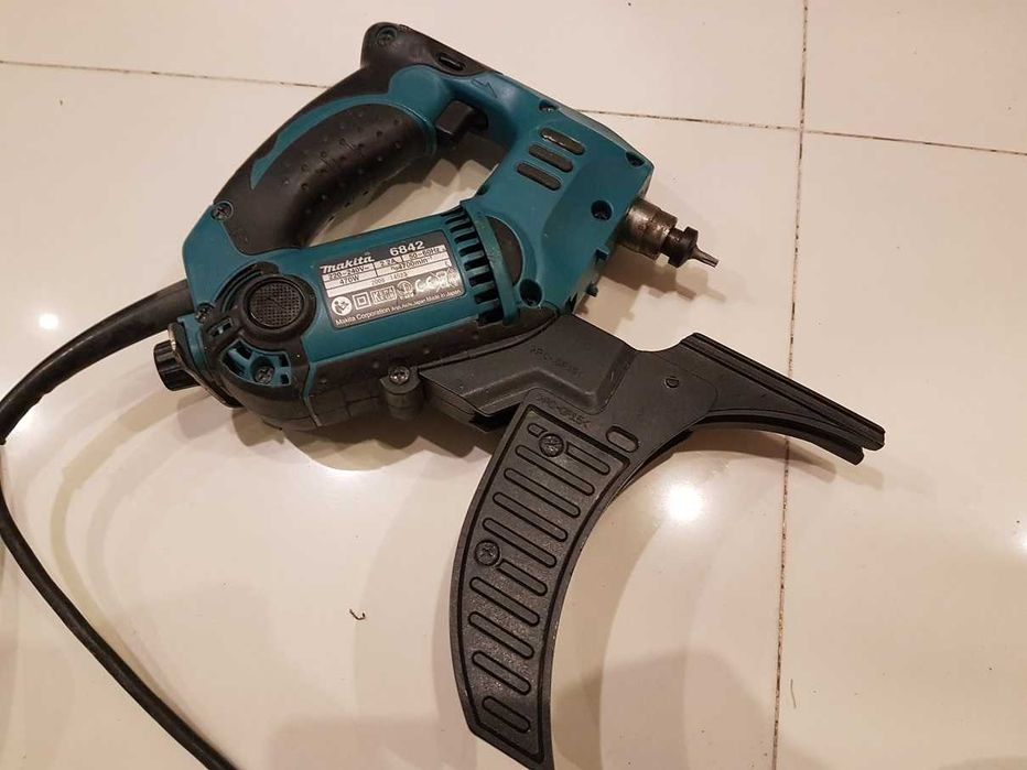 Makita 6842 elektryczna wkrętarka do płyt gipsowo-kartonowych