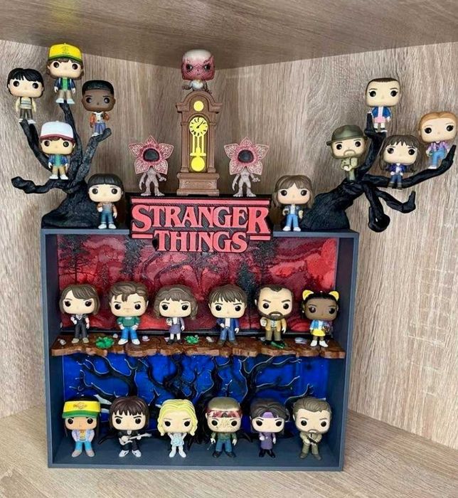 Поличка для фігурок Stranger Things з серіалу "Дивні Дива" Kinder Joy