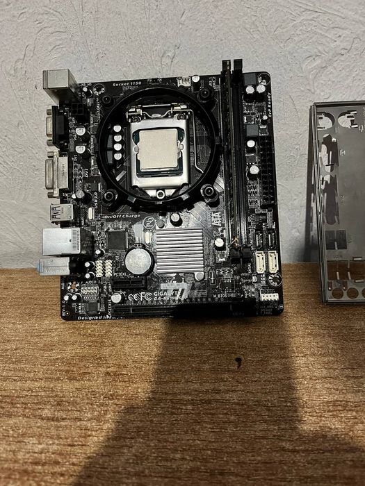Продам компоект на i5 4590  lga 1150 / h81 / ddr3 8 gb
