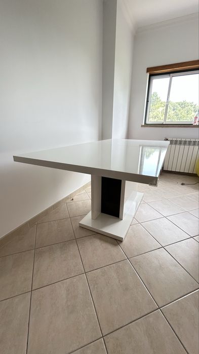 Conjunto de 6 cadeiras/ Mesa lacada extensivel