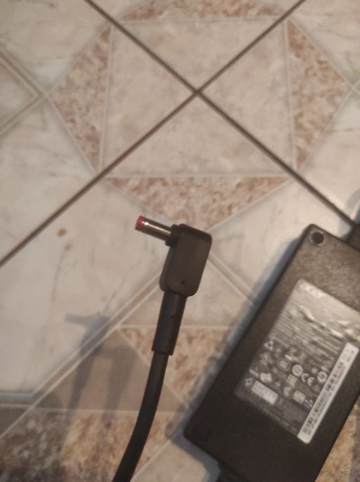 Зарядний пристрій для ноутбуків