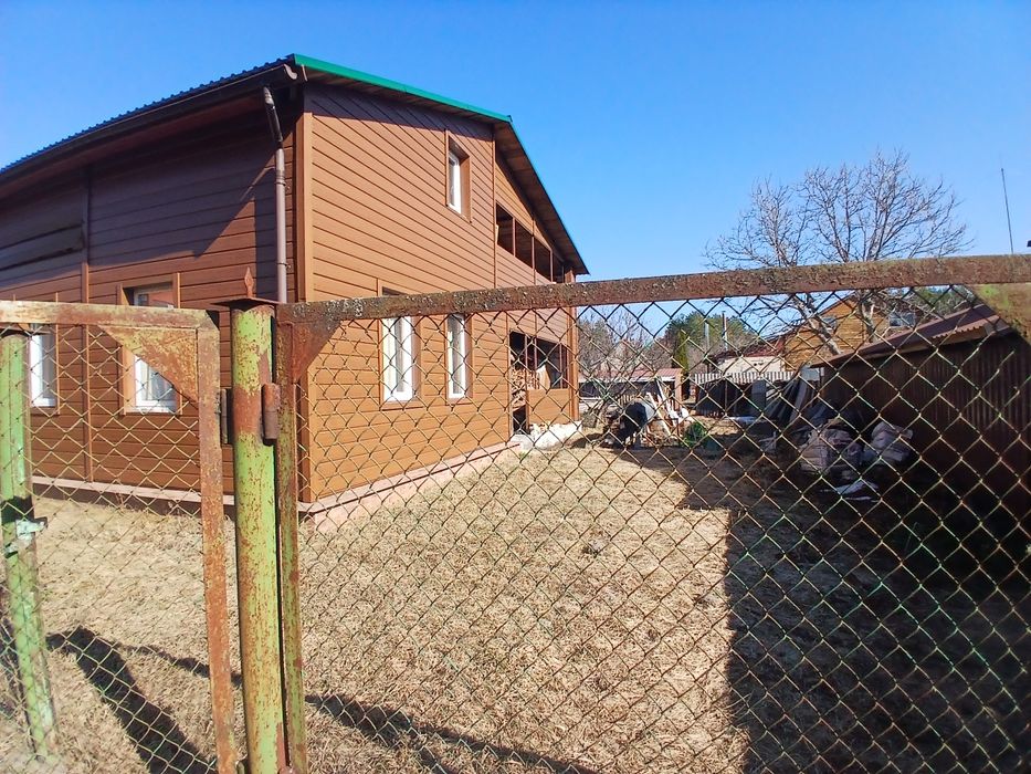 Будинок біля лісу.  Сертифікат, постанови