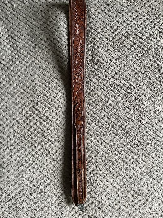 Вінтажний шкіряний ремень серебряную пряжкою.