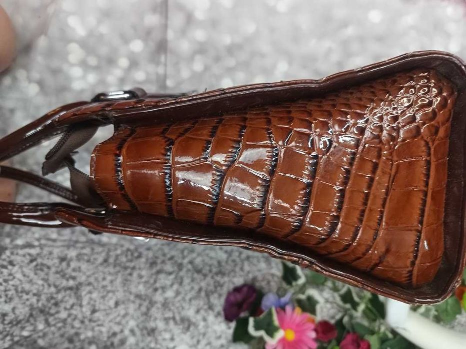 Elegancka torebka damska brązowa A4 lakierowana shopper