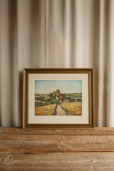 oryginalna skandynawska grafika z wiejskim pejzażem