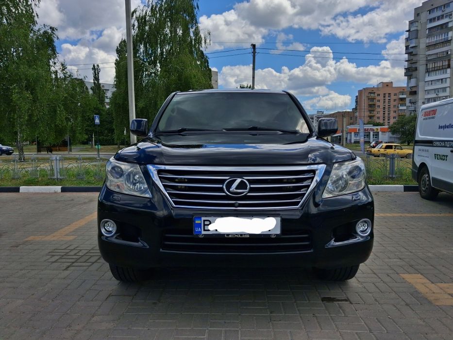 Lexus LX570 в гарному стані Торг є