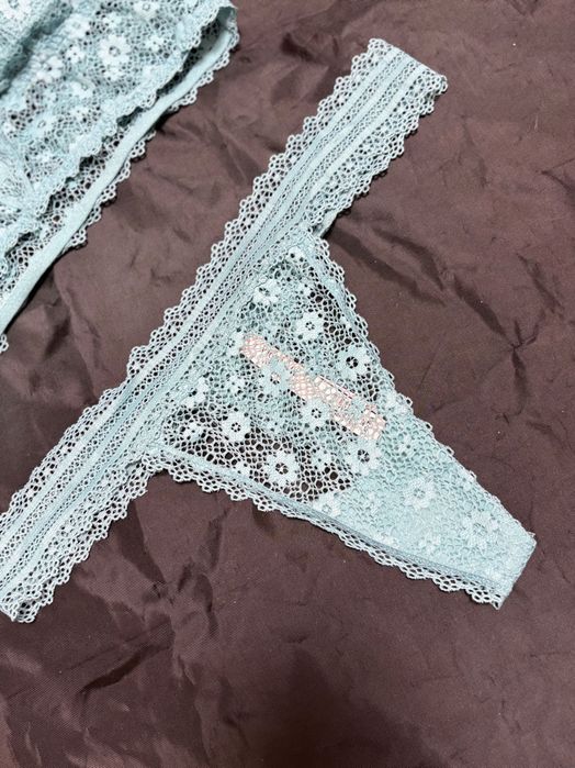 Комплект білизни Victoria's Secret M/38, 75B-C стрінги/бюстгалтер