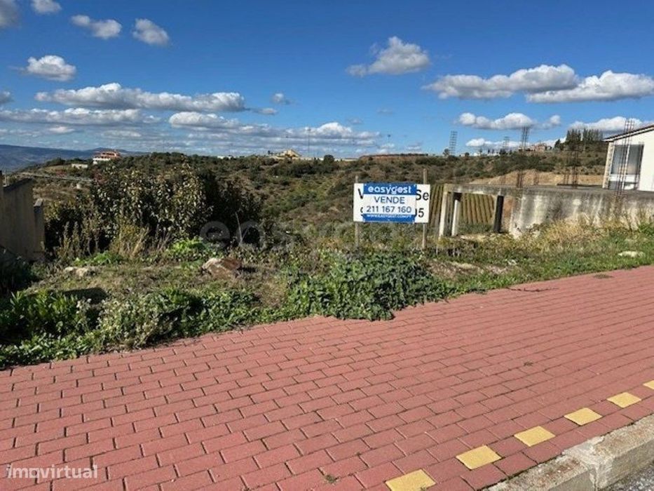 Magnifico Lote moradia com 447m2 situado na Capitoa Torre de Moncorvo.