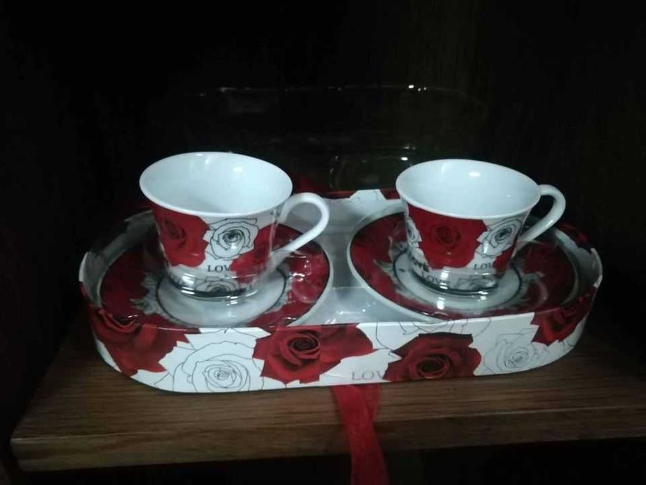 Par de chávenas românticas, em embalagem decorativa original